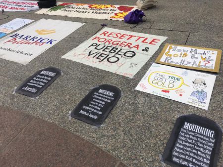 Outside Barrick's HQ, posters and banners were placed on the floor, while people held vigil outside on the street until 5pm, engaging passersby.