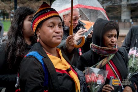 Joycelyn Mandi (foreground) and Everlyn Gaupe address a crowd of protesters who braved rain and cold weather to support them. Photo: Allan Lissner