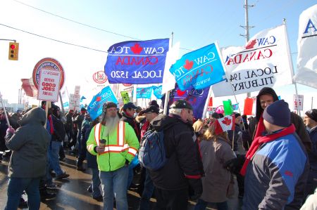 Workers disrupt traffic on the road outside the Electro-Motive Diesel plant in London, Ont. on Jan. 21. Photo: Mick Sweetman 