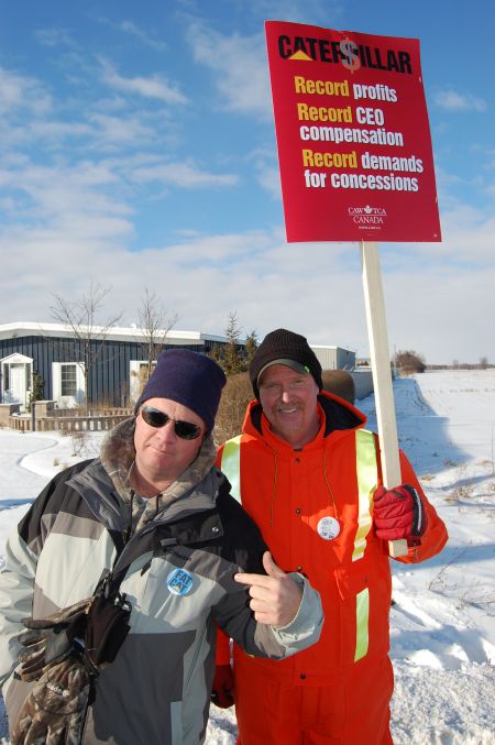 Ken Ogglesby (left) and Jim McManus (right) joined the picket line outside the Electro-Motive Diesel plant in London, Ont. on Jan. 21. Both men worked at the plant when it was owned by General Motors for 15 and 25 years respectively. Photo: Mick Sweetman 